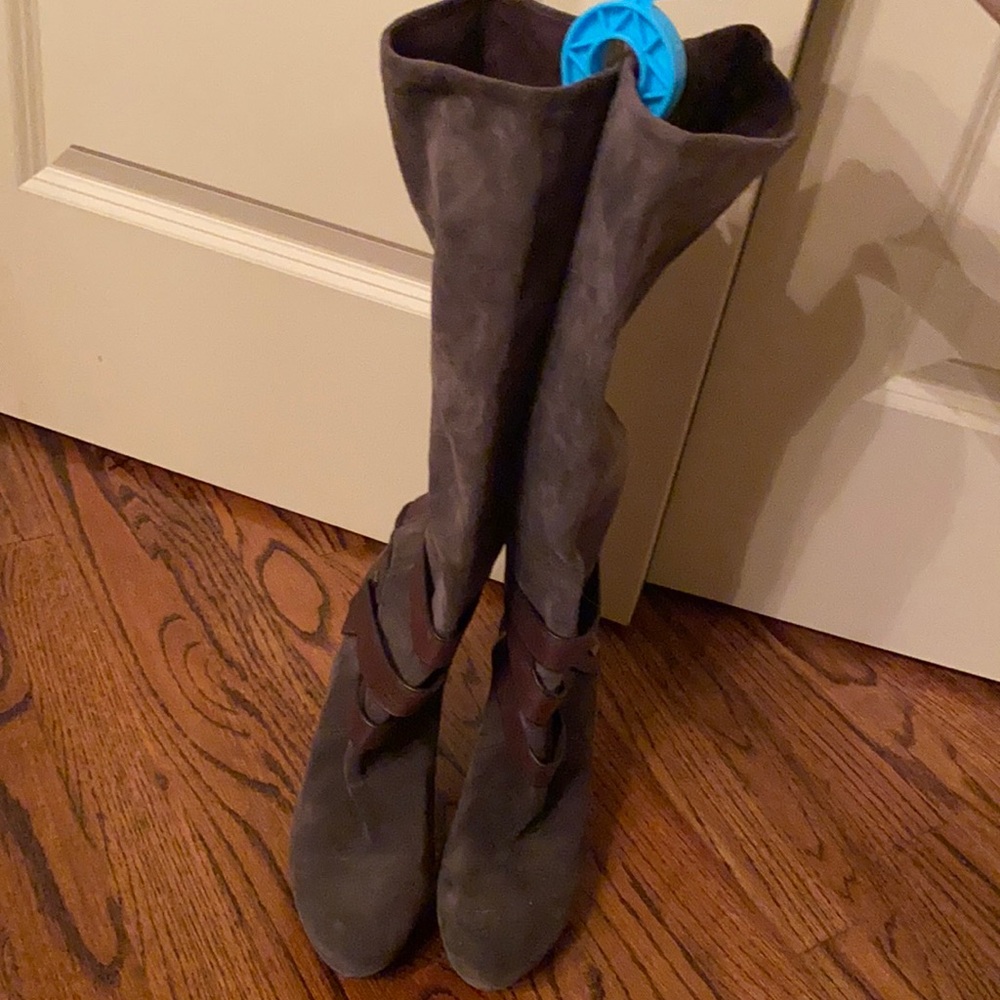 BCBG boots